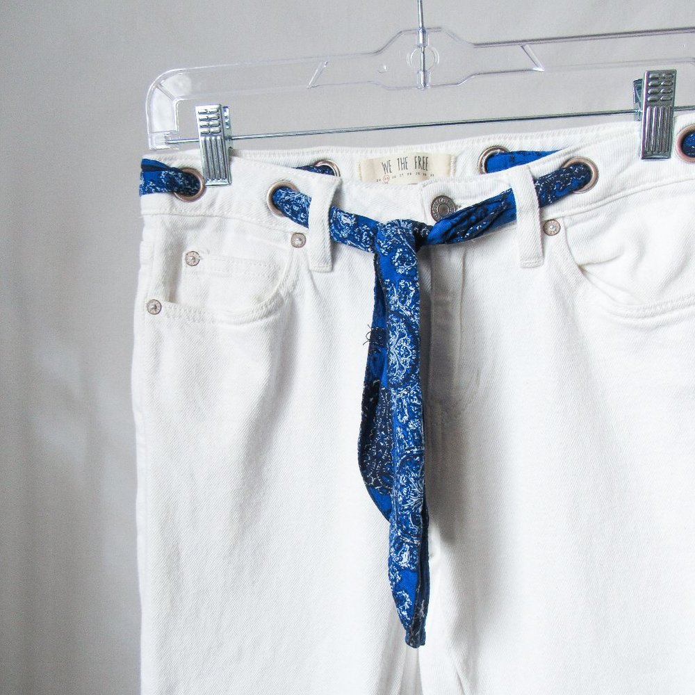 ✨WE THE FREE✨ Free People White Denim Pants with Bandana Print Belt Size-25, XS. - Picture 2 of 10